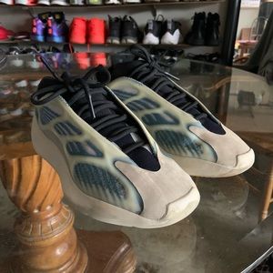 Men’s 9.5 (43.3) adidas Yeezy 700 V3 ‘Kyanite’